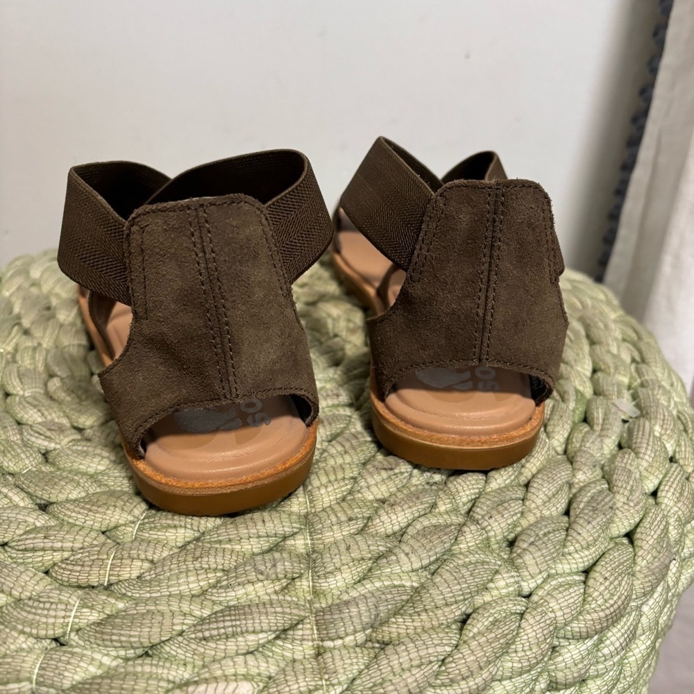 Sorel Ella ll Olive Green Suede Flat Sandals - Picture 9 of 12